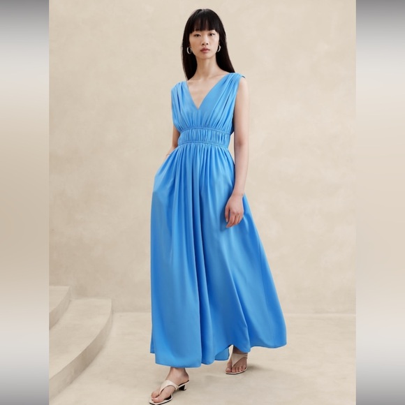 NWT Banana Republic Cascade Silk Lined Dress with pockets. - Picture 2 of 5